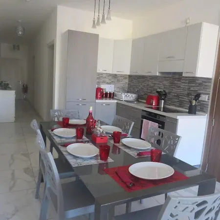 Marsaxlokk Sea Side 2 Bedroom Apartment *